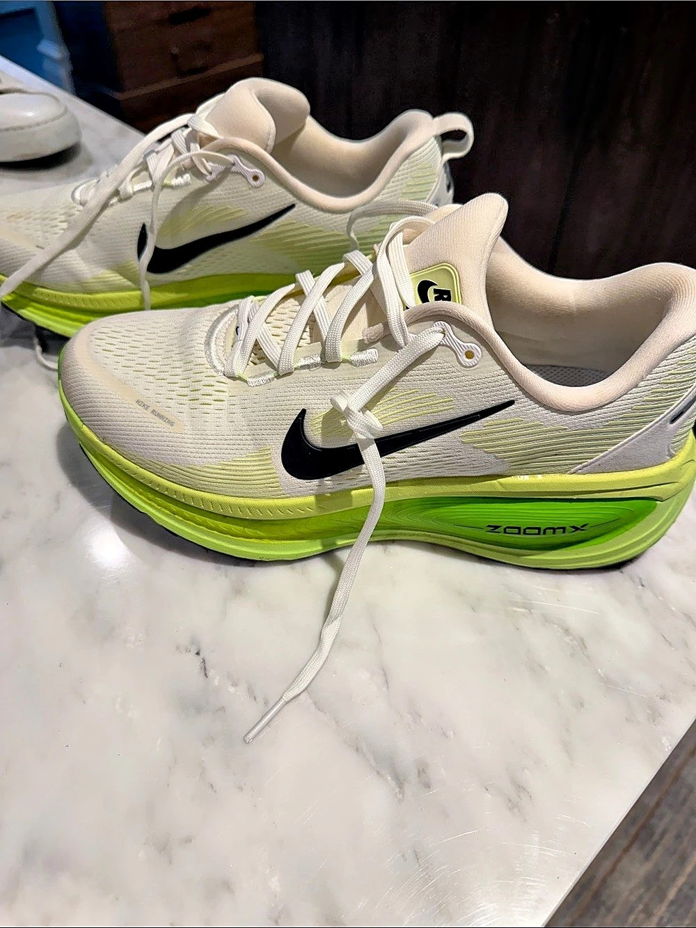 Nike Vomero 17 Athletic Running Shoes White & Green